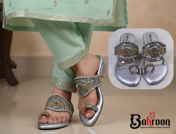 Premium Handcrafted Flats (𝑹𝒂𝒋𝒂𝒕𝒂)