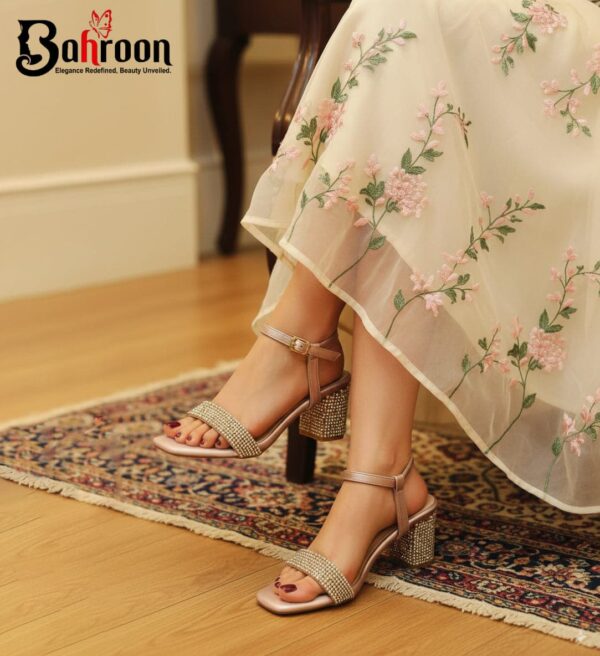 Premium Handcrafted Heel (𝑴𝒐𝒏𝒊𝒎𝒂𝒍𝒂)