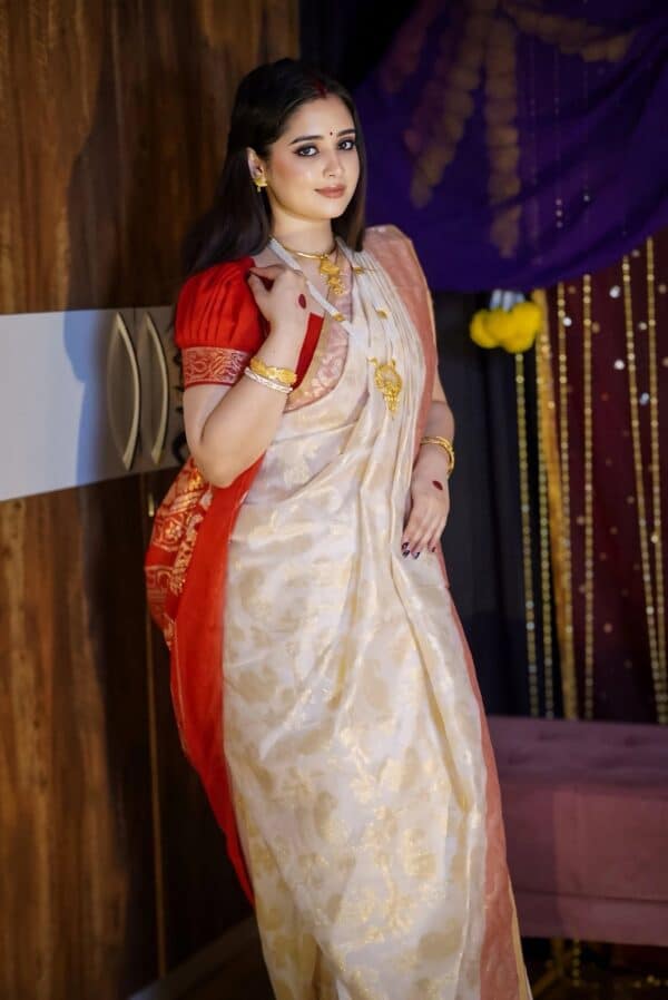 Rose Border Gold Zari Jamdani Saree