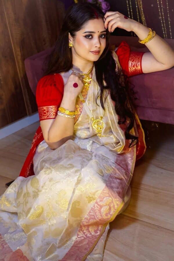 Rose Border Gold Zari Jamdani Saree